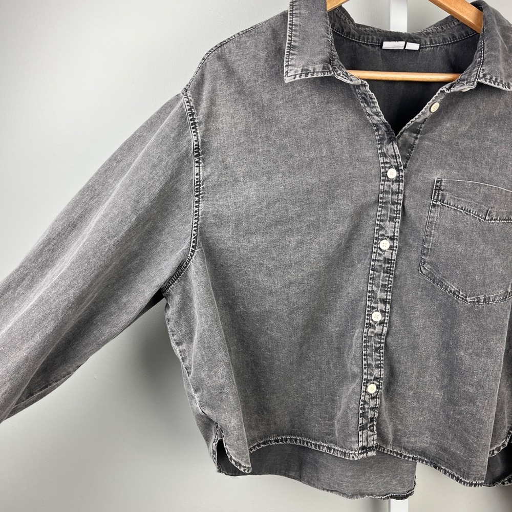 GAP Cropped Denim Button Up Shirt Top Womens XL Gray Long Sleeve Boxy - Picture 3 of 6